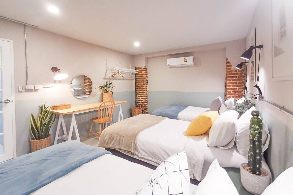 2 chambres, coffres-forts dans les chambres, décoration personnalisée