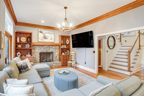 TV, fireplace, video games, Netflix - Boone Home w/ Fire Pit - Near App Ski & Sugar Mtn! (Boone)