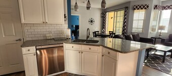 Allontanati da tutto in un posto vicino a TUTTI! Rinnovato - vicino a Disney!