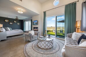 Smart TV, fireplace