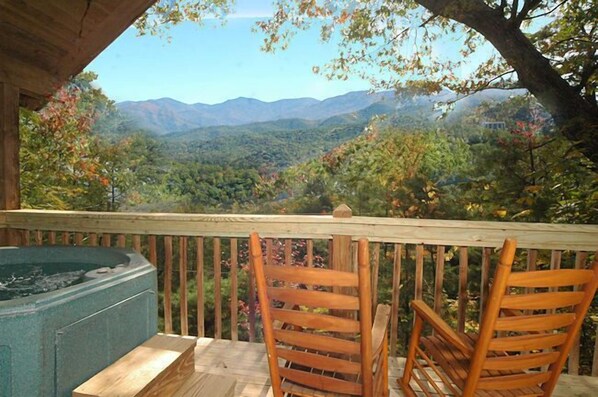 Outdoor spa tub - Private Gatlinburg Honeymoon Cabin With Great Views Hot Tub Jacuzzi pool Table Fireplace Kitchen (Gatlinburg)