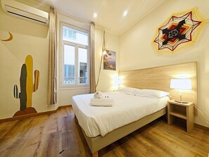 Iron/ironing board, Internet, bed sheets