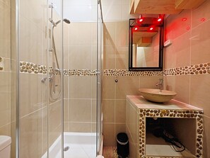 Shower, hair dryer, towels - Mediterranean studio (Cannes)