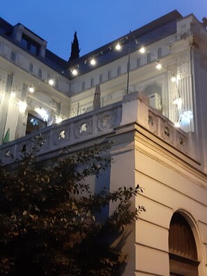 تفاصيل الفندق من الخارج