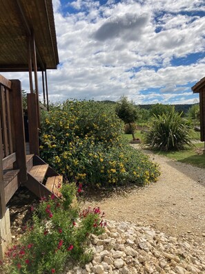 Property grounds - Direct access Via Ardèche, chalet with all comforts, swimming pool, air conditioning (Ruoms)