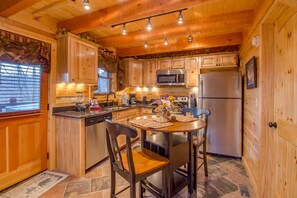 Microwave, dishwasher, coffee/tea maker - Awesome Views Private 1BR  Great Honeymoon Cabin Hot Tub Jacuzzi Fireplace Pool Table Covered Decks (Sevierville)