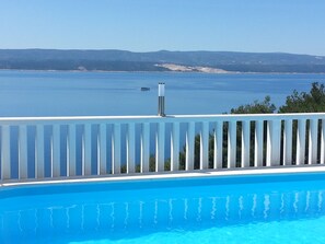 حمّام سباحة خارجي