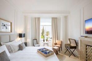 Deluxe Suite, Garden View | Premium bedding, down comforters, free minibar, in-room safe - Residenza B (Rome)
