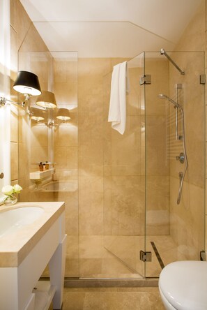 Shower, designer toiletries, hair dryer, slippers - Residenza B (Rome)