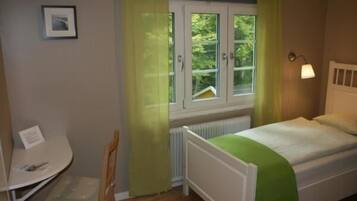 3 bedrooms, iron/ironing board, WiFi