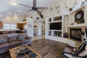 Smart TV, fireplace