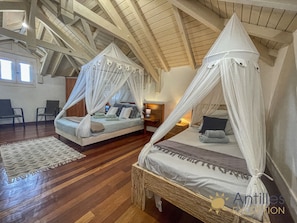 3 chambres, coffres-forts dans les chambres, bureau