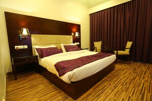 Premium bedding, in-room safe, blackout curtains, iron/ironing board - Mohan Vilaas (New Delhi)
