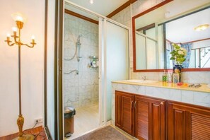 5-Bedroom Private Pool Villa | Komfortbadewanne