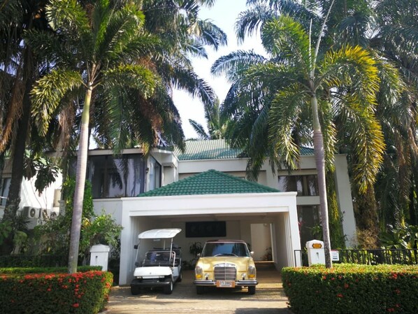 Property entrance - Pattaya YueHu Phoenix Deluxe Villa 5room (Bang Lamung)