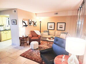 Smart TV, books - South Palm Springs 2BR Condo. Affordable. Pool, Hot Tub, Golf, Hiking,
Tennis! (Palm Springs)