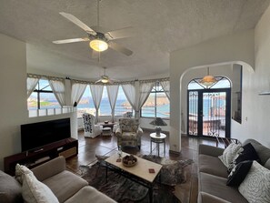 Living area - THE BEST SUNRISE YOU EVER SEEN ONLY IN 16 SHANGRI LA (SAN CARLOS)