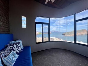 Interior - THE BEST SUNRISE YOU EVER SEEN ONLY IN 16 SHANGRI LA (SAN CARLOS)