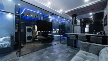 Apartamento empresarial, sacada, vista para a cidade (Black) | Área de estar | TV de tela plana