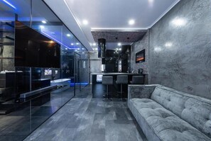 Leilighet – business, balkong, byutsikt (Black) | Oppholdsområde | Flatskjerm-TV