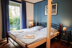 2 bedrooms, travel crib, WiFi