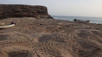 Una spiaggia nelle vicinanze, sabbia bianca