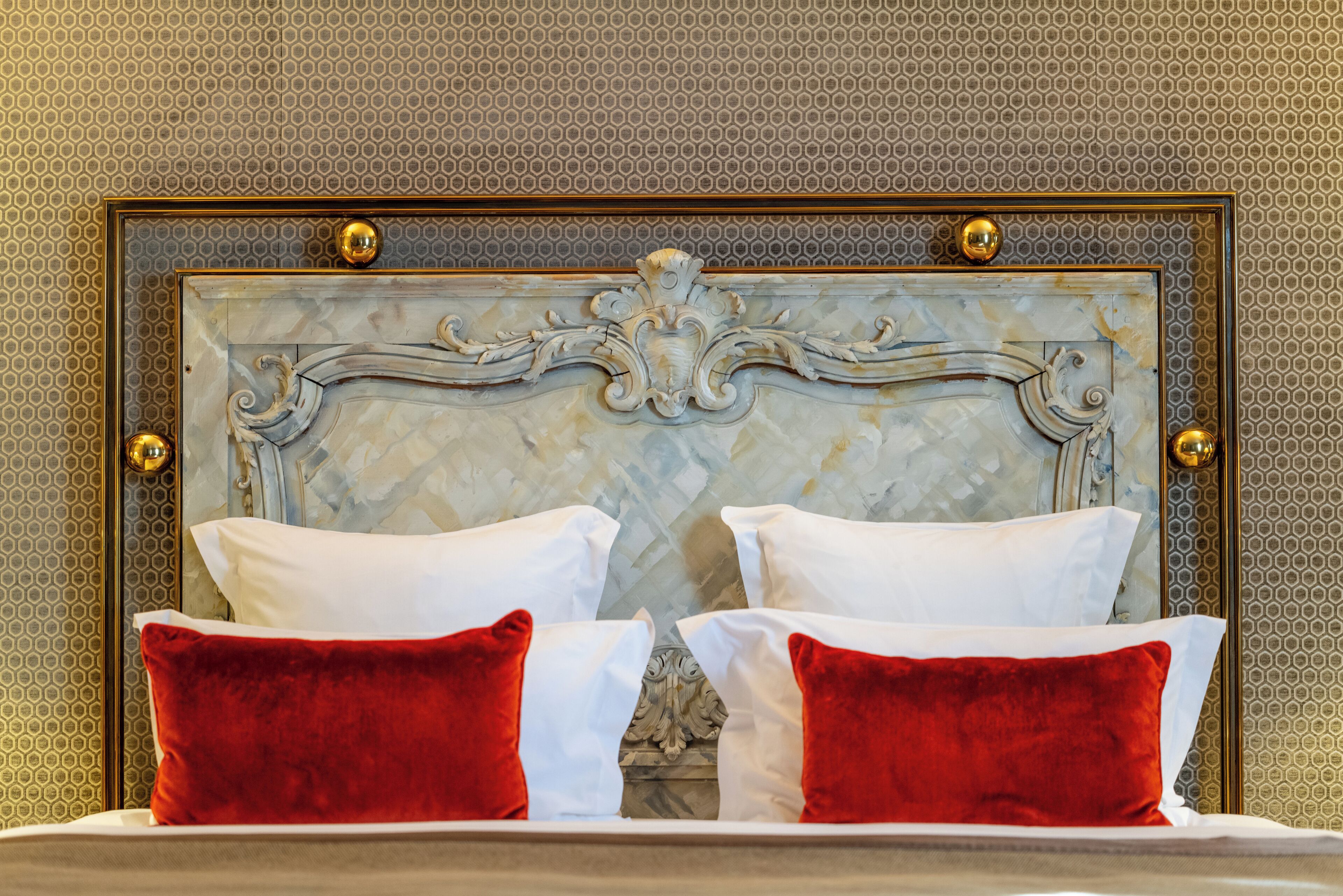 Signature suite, balkon | 1 slaapkamer, luxe beddengoed, een minibar, een kluis op de kamer