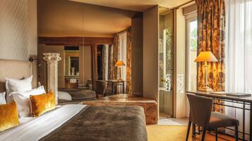 Suite Signature, balcon | 1 chambre, literie de qualité supérieure, minibar