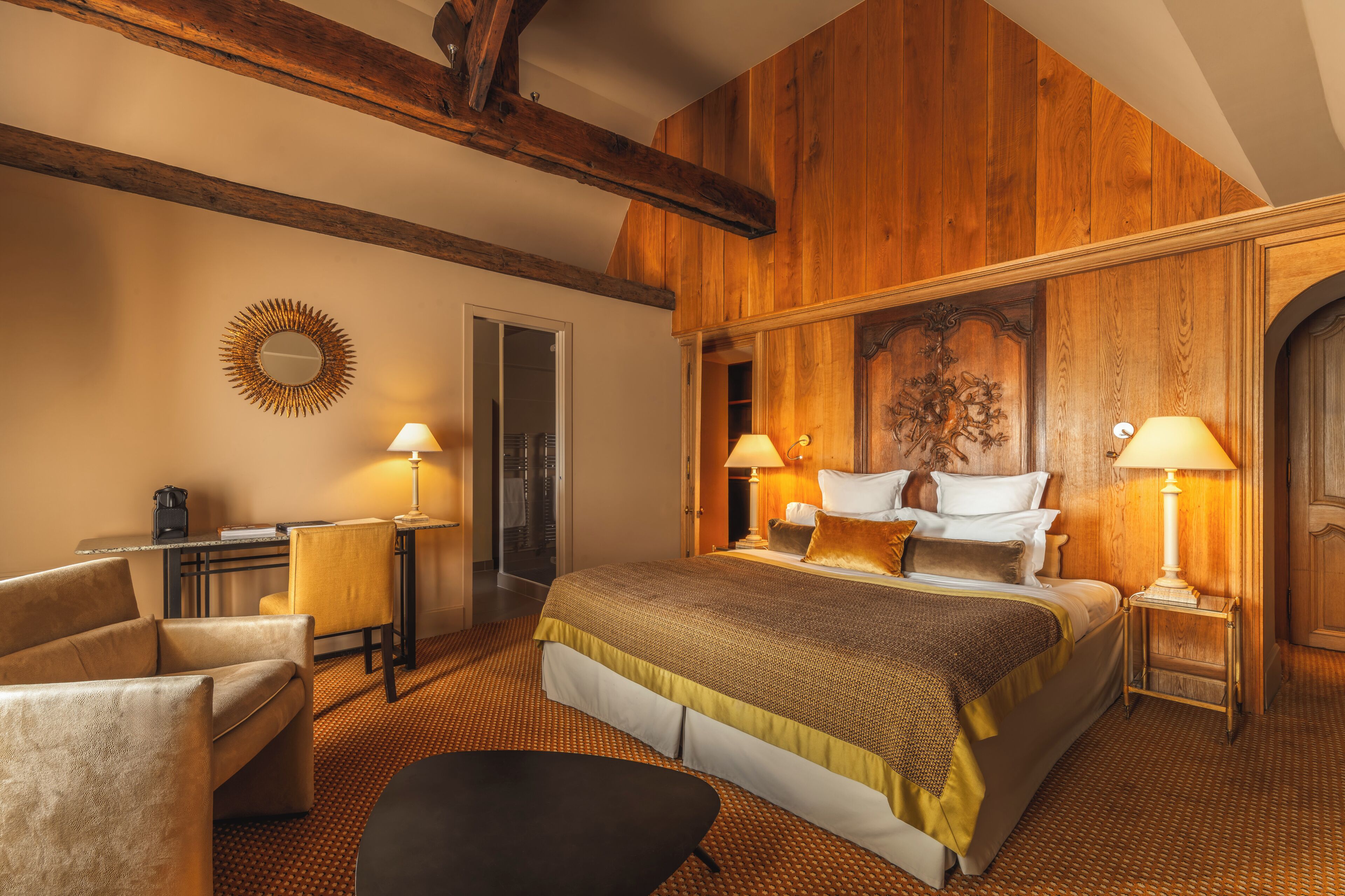 Suite Signature, vistas al patio | 1 dormitorio, ropa de cama de alta calidad, minibar y caja fuerte