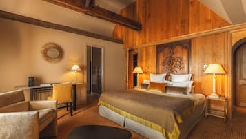 Suite Signature, vistas al patio | 1 dormitorio, ropa de cama de alta calidad, minibar y caja fuerte