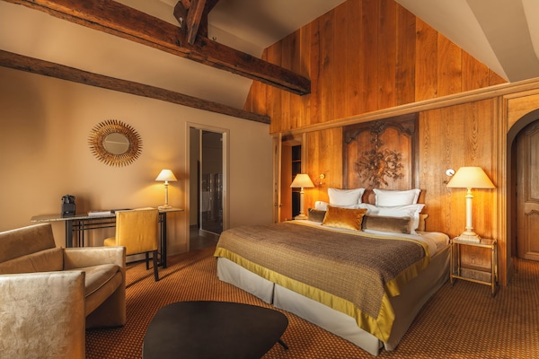 Signature Suite, Courtyard View
