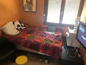 1 chambre, fer et planche à repasser, Wi-Fi, draps fournis