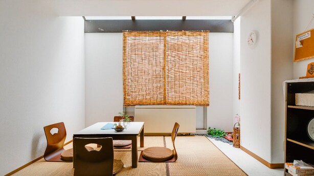 A room with tatami mats, a low table with a plant, and a traditional Japanese sliding door. - Imperial-Semba (Osaka)