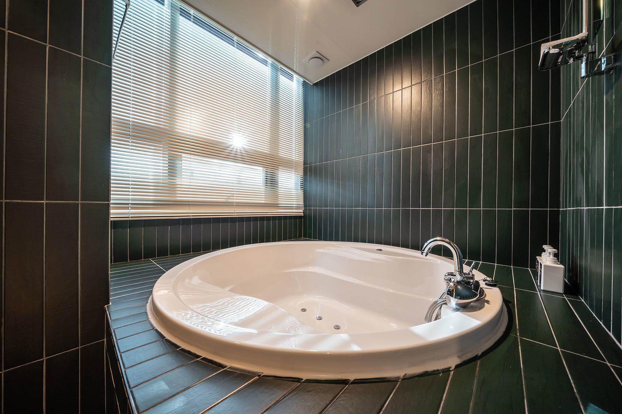 VIP, Jetted Tub | Deep soaking bathtub