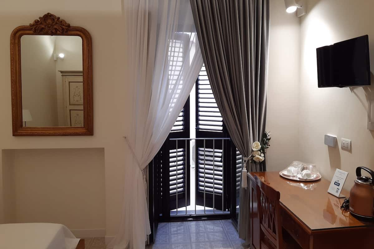 Deluxe Double Room, 1 Queen Bed, City View (Luna)