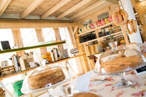 Tägliches inbegriffenes einheimisches Frühstück