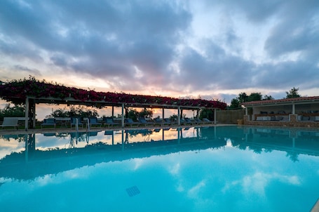 Seasonal outdoor pool
