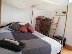 Deluxe Room, Refrigerator, Garden View