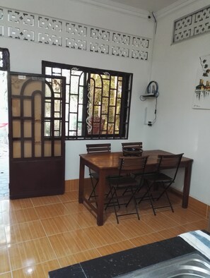 Daily continental breakfast (USD 5 per person) - La Maison des Bambous Lmdbsr (Siem Reap)