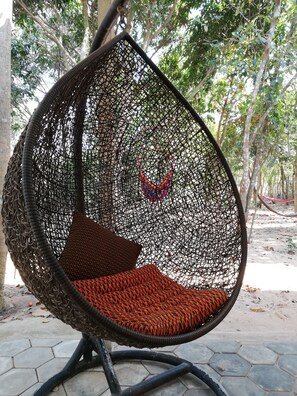 Hiên