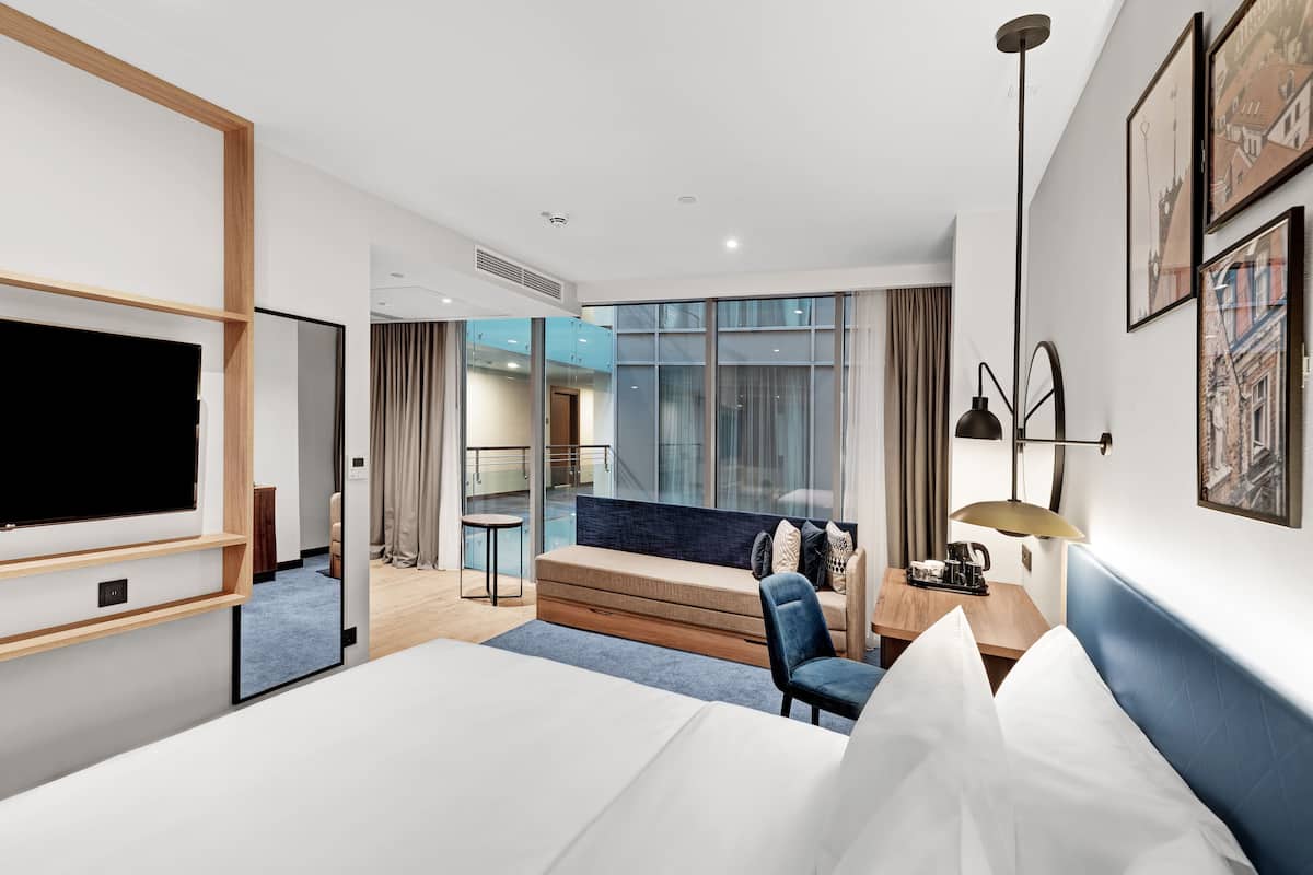 in-room safe, desk, laptop workspace, blackout curtains