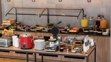 Café da manhã com buffet todos os dias (EUR 25 por pessoa)