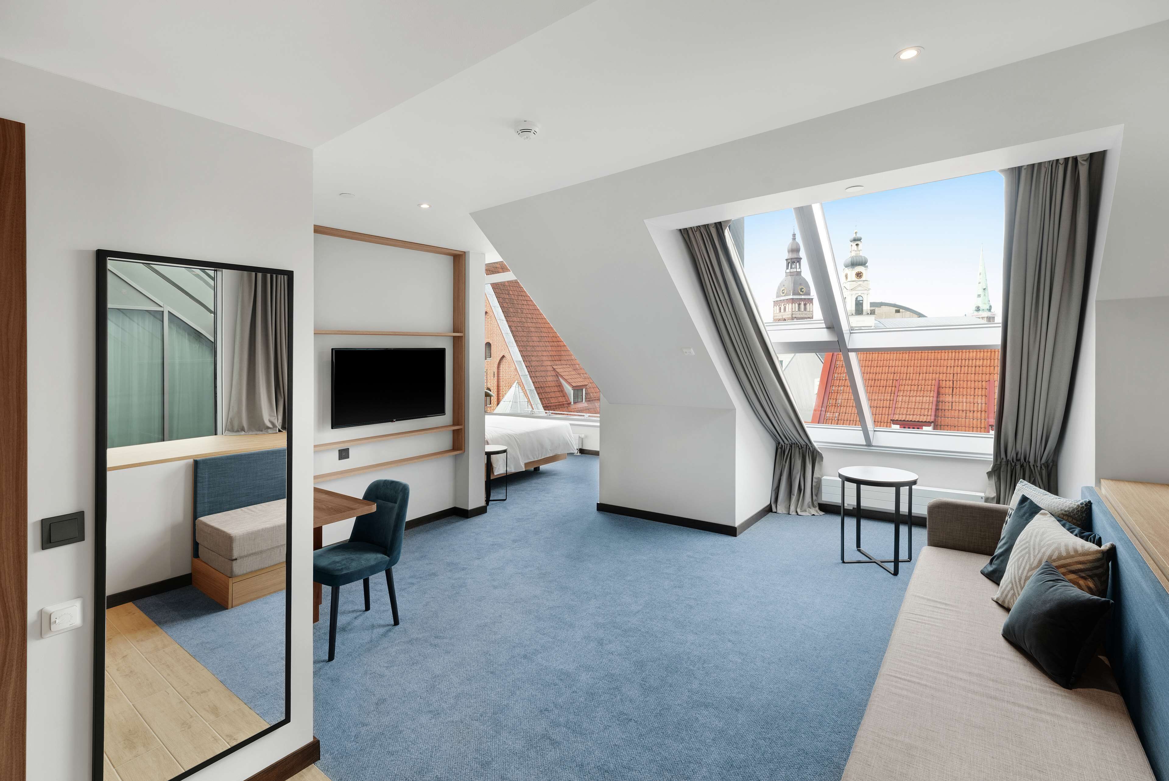 in-room safe, desk, laptop workspace, blackout curtains