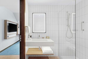 Combined shower/tub, free toiletries, hair dryer, slippers