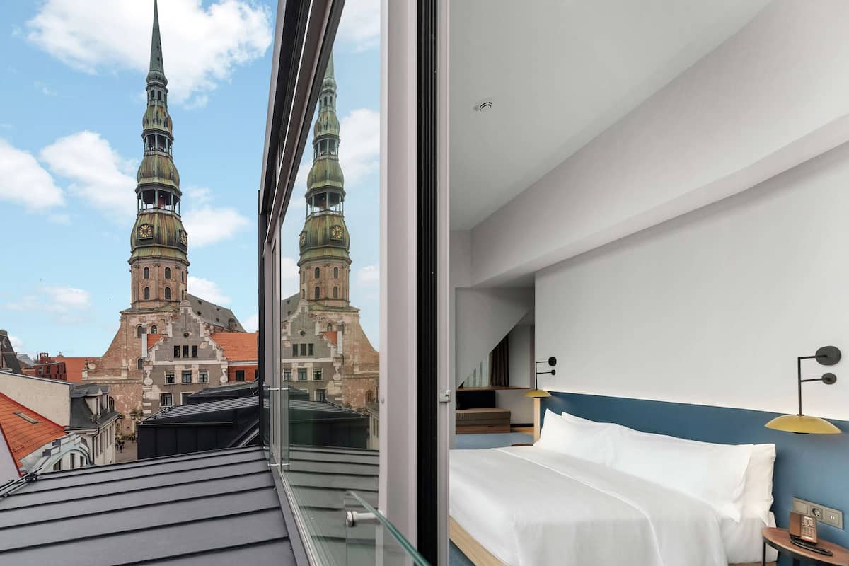 deluxe room, 1 king bed, city view | in-room safe, desk, laptop workspace, blackout curtains