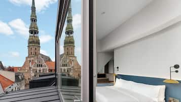 Quarto luxo, 1 cama King, vista para a cidade | Cofres nos quartos, escrivaninha, espaço de trabalho para notebook