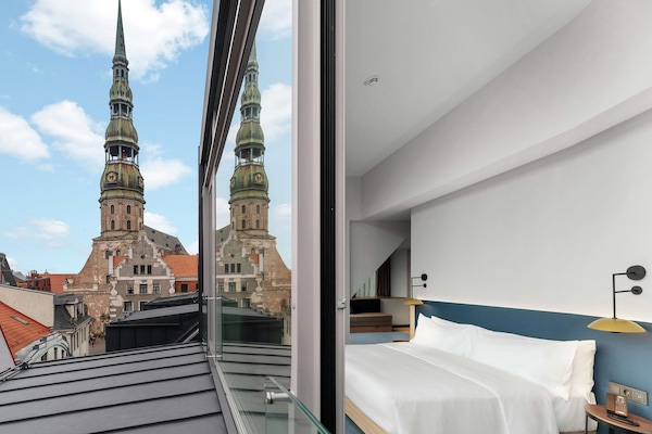 Deluxe Room, 1 King Bed, City View | In-room safe, desk, laptop workspace, blackout drapes