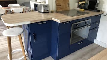 冰箱、微波炉、烤箱、洗碗机