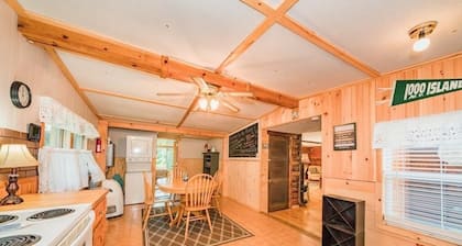 Super Clean, Pet Friendly Cottage! 3 Bedroom! NO EXTRA FEES!!