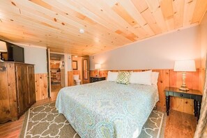 3 makuuhuonetta, silitysrauta/-lauta, ilmainen Wi-Fi, vuodevaatteet